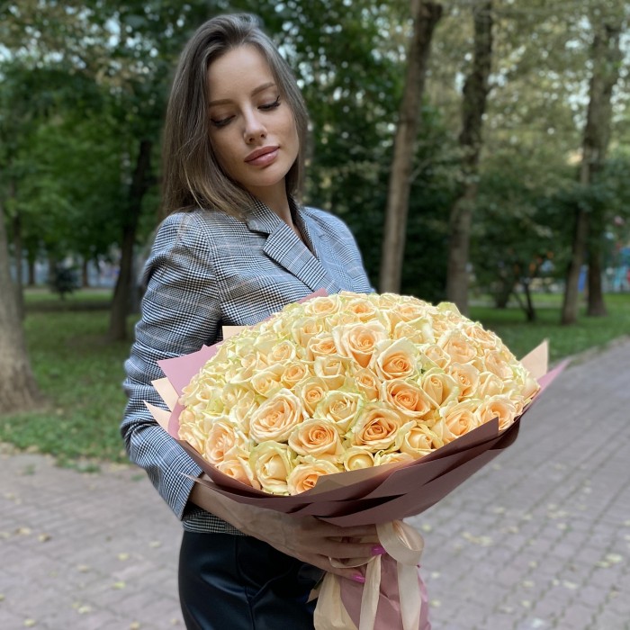 101 роза Пич аваланш 40 см