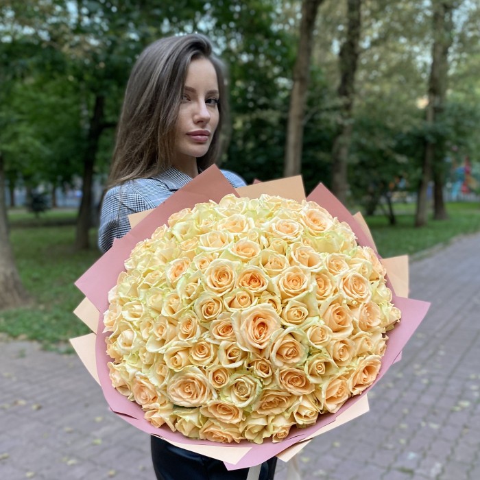 101 роза Пич аваланш 40 см