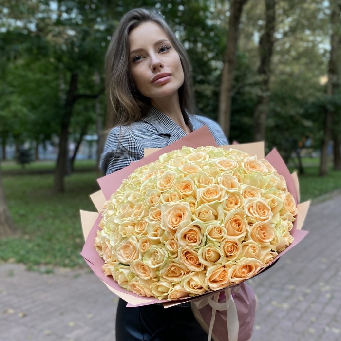 101 роза Пич аваланш 40 см