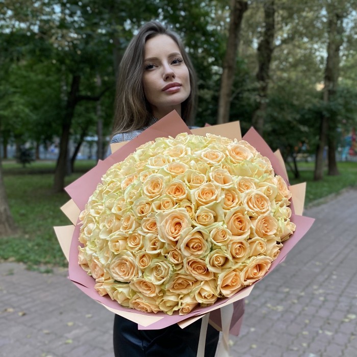 101 роза Пич аваланш 40 см