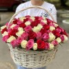 101 роза яркий микс в корзине