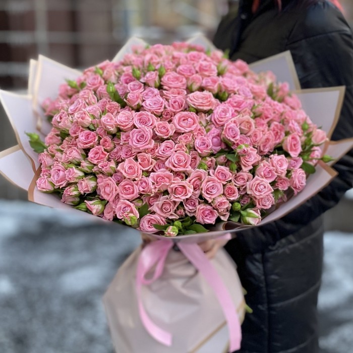 101 розовая кустовая роза Одилия 40 см