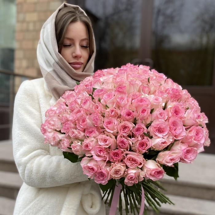 101 розовая роза Булевард 50 см