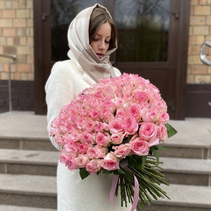 101 розовая роза Булевард 50 см