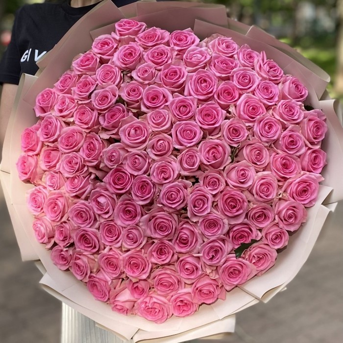 101 розовая роза Ревиваль 60 см