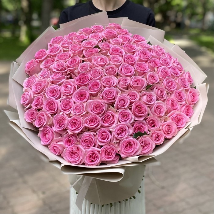 101 розовая роза Ревиваль 60 см