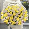 101 сиреневая и желтая роза в корзине