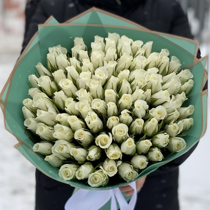 101 короткая белая роза 30 см