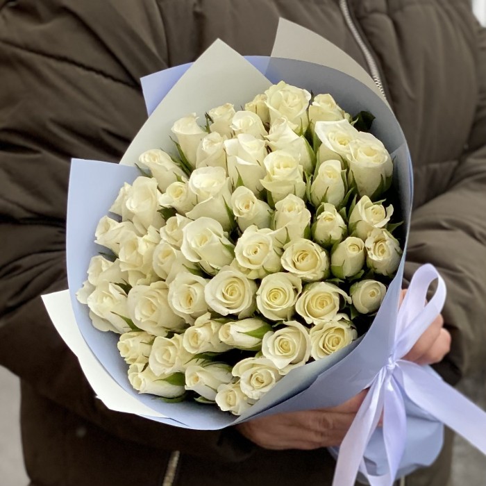 51 короткая белая роза 30 см