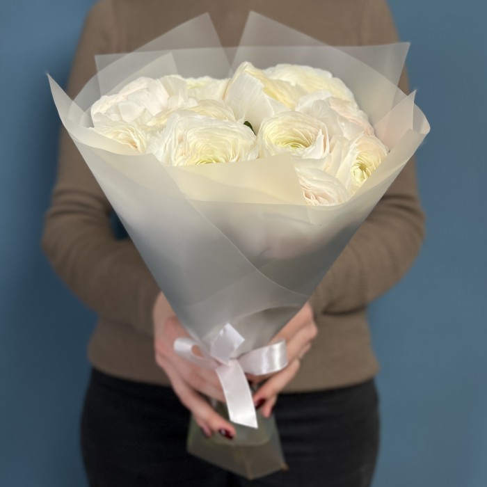 11 бело-розовых ранункулюсов Ханой