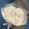 11 бело-розовых ранункулюсов Ханой