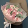 15 розовых ранункулюсов с эвкалиптом