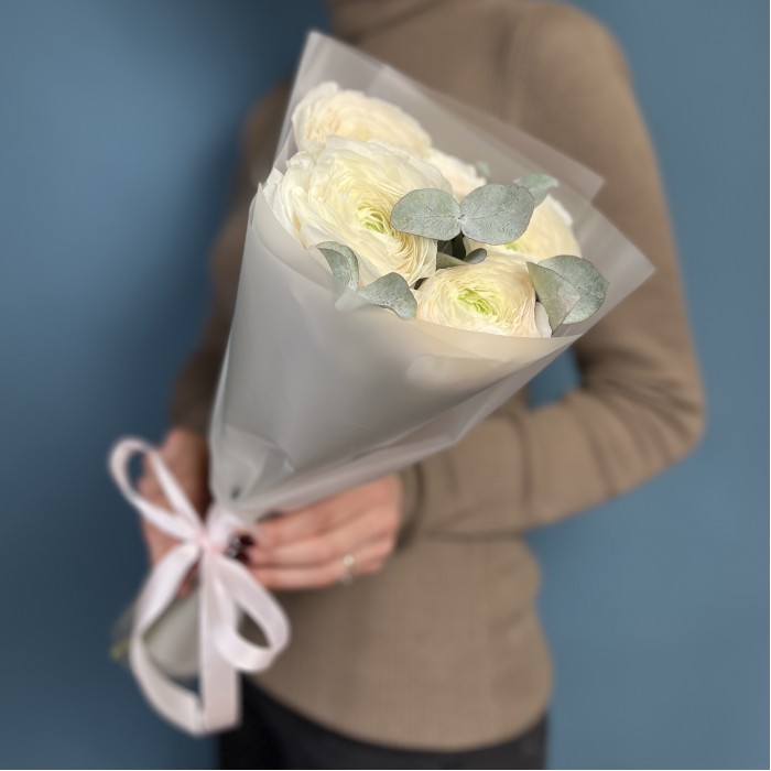 5 ранункулюсов Ханой с эвкалиптом