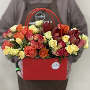 Букет дня в коробке Стильный Сюрприз