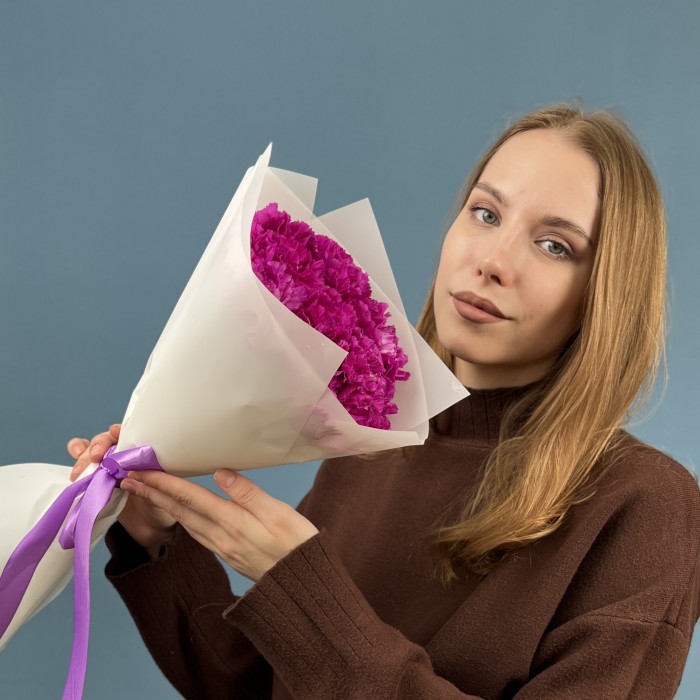 11 фиолетовых гвоздик