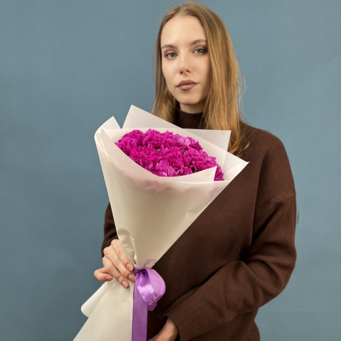 11 фиолетовых гвоздик