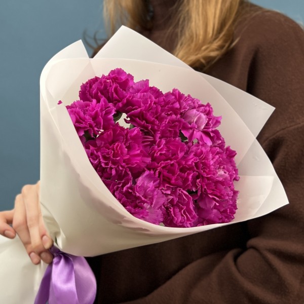 11 фиолетовых гвоздик