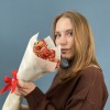 11 красно-зеленых пионовидных тюльпанов