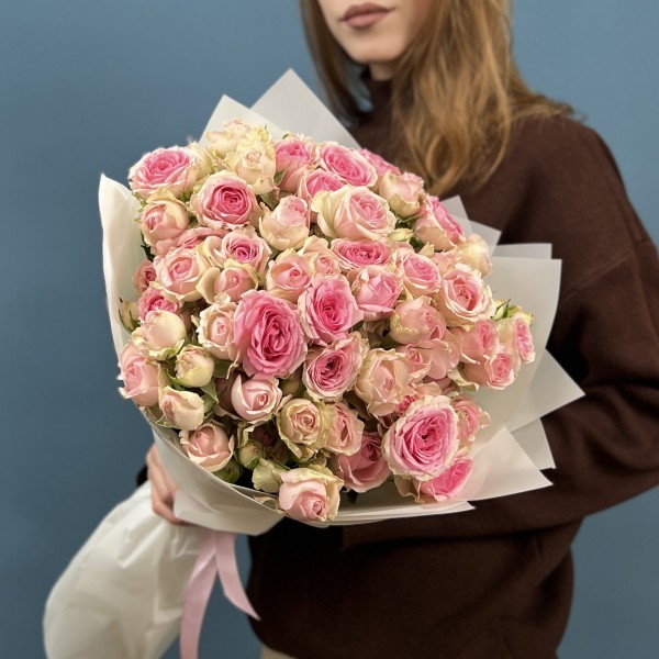 15 розовых кустовых роз Динара 60 см