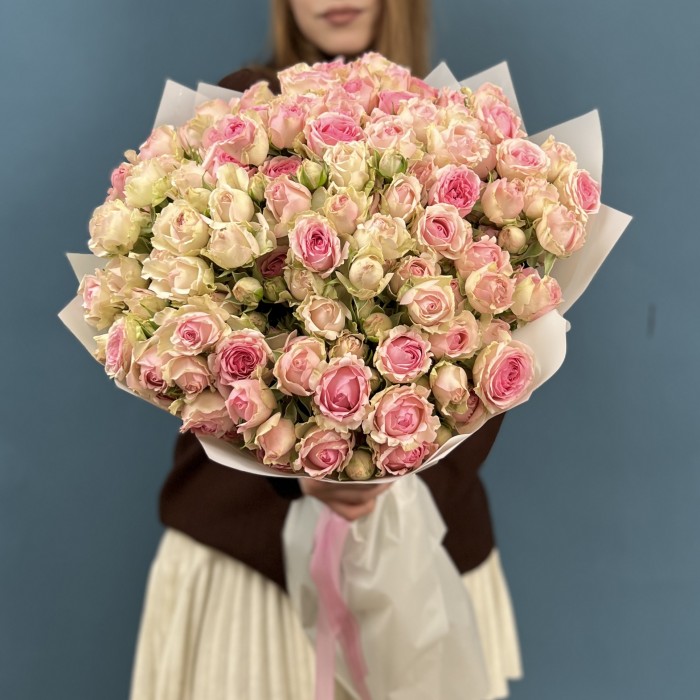 25 розовых кустовых роз Динара 60 см
