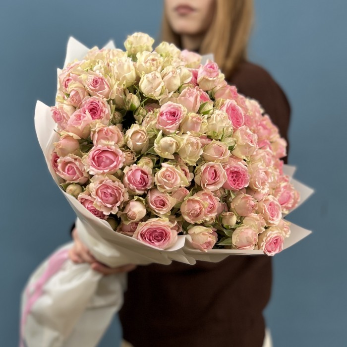25 розовых кустовых роз Динара 60 см