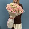 25 розовых кустовых роз Динара 60 см