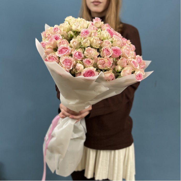 25 розовых кустовых роз Динара 60 см