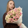25 розовых кустовых роз Динара 60 см