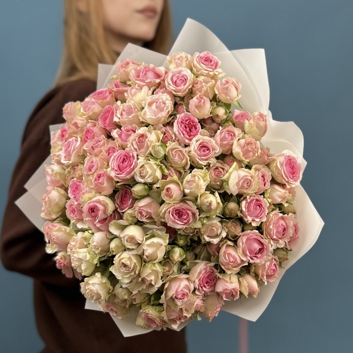 25 розовых кустовых роз Динара 60 см