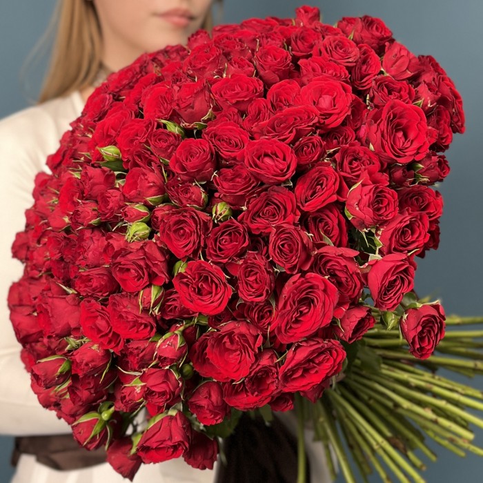101 кустовая красная роза Велвет Блоссом 40 см
