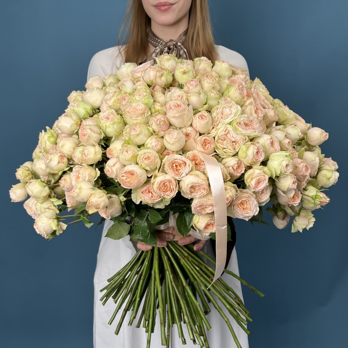 101 кустовая  персиково-зелёная роза Павлова 50 см