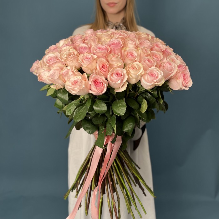 101 розовая роза Новия 60 см