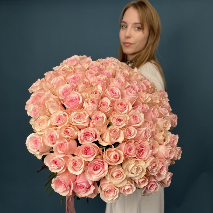 101 розовая роза Новия 70 см