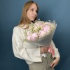 11 пионов Ангел чикс с ромашками