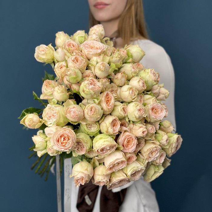 Кустовая Персиково-зелёная роза Павлова 50 см