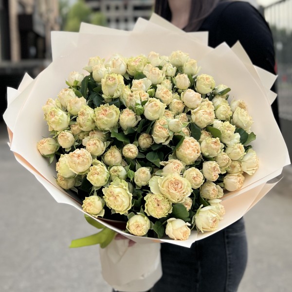 19 кустовых пионовидных роз Саммер-роз 60 см