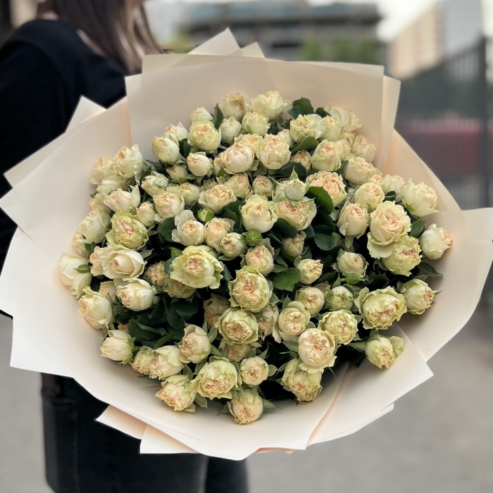 19 кустовых пионовидных роз Саммер-роз 60 см