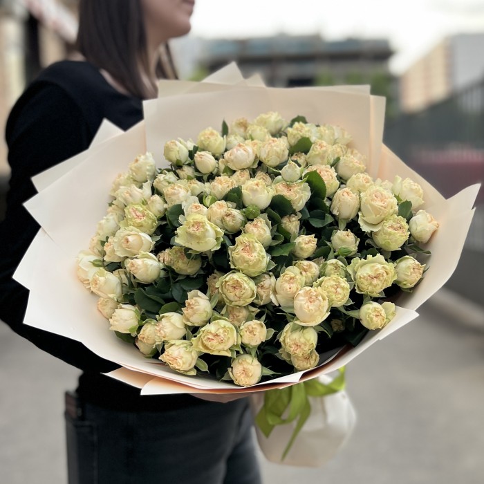 19 кустовых пионовидных роз Саммер-роз 60 см