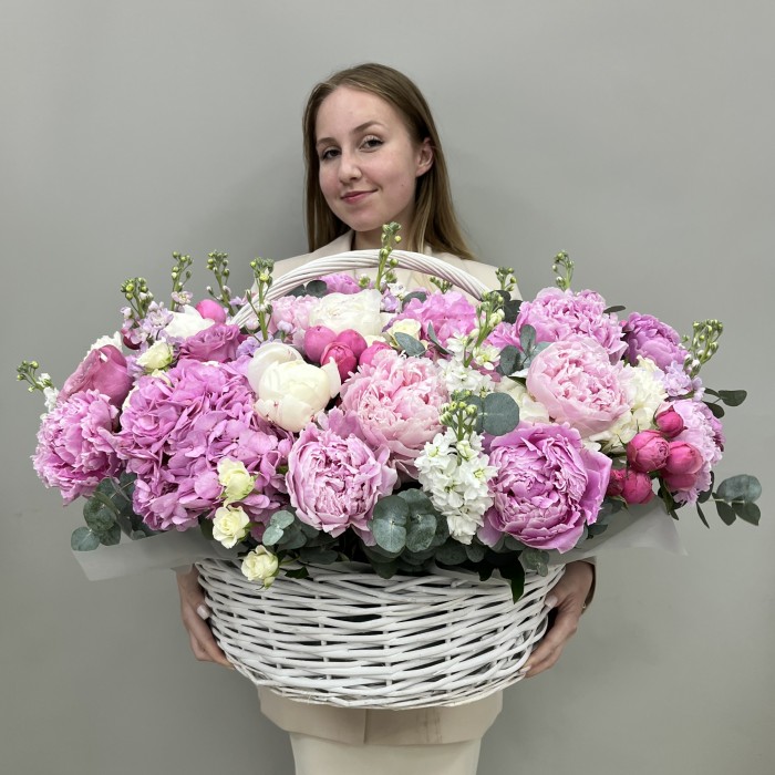 Авторская композиция в корзине Райская птица