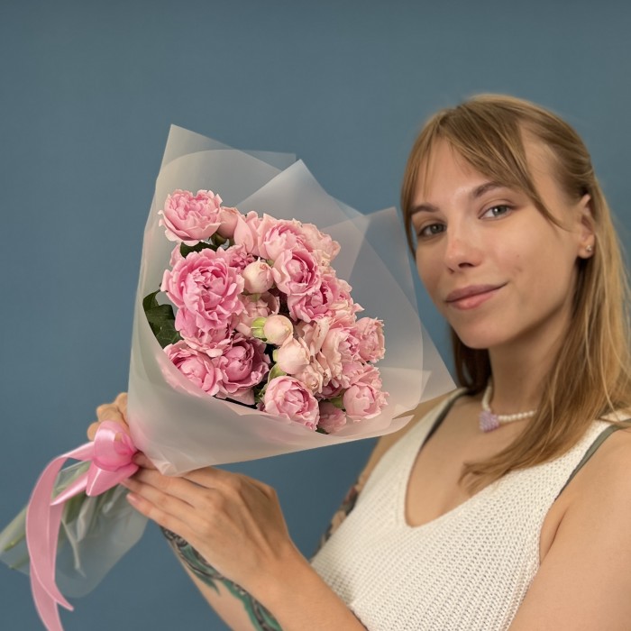 11 кустовых сиреневых роз Кэнди Флоу 40 см