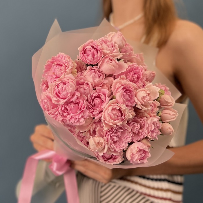 15 кустовых сиреневых роз Кэнди Флоу 40 см