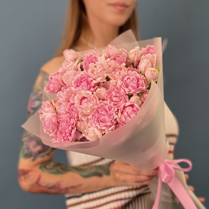 15 кустовых сиреневых роз Кэнди Флоу 40 см