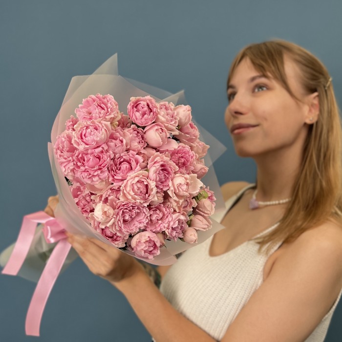 15 кустовых сиреневых роз Кэнди Флоу 40 см