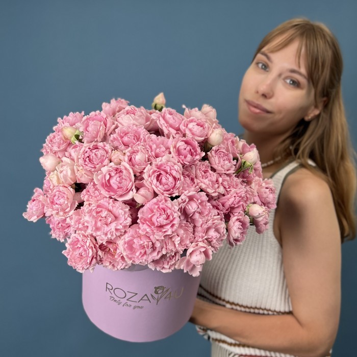 25 кустовых пионовидных роз Кэнди Флоу  в коробке