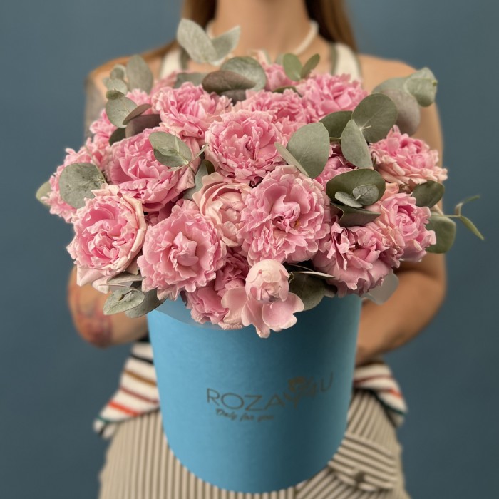 7 кустовых пионовидных роз Кэнди Флоу в коробке