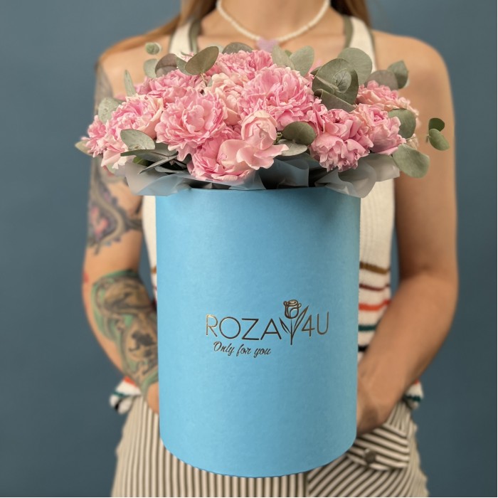 7 кустовых пионовидных роз Кэнди Флоу в коробке