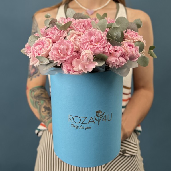 7 кустовых пионовидных роз Кэнди Флоу в коробке