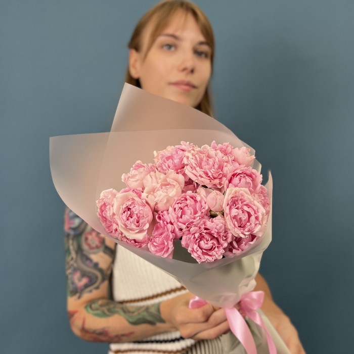 7 кустовых пионовидных роз Кэнди Флоу 40 см