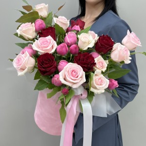 25 роз яркий микс в коробке