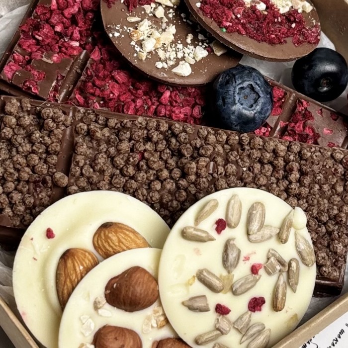 Подарочный набор шококлада с ягодами